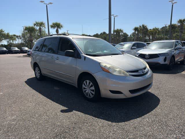 Thumbnail: 2010 Toyota Sienna - 6