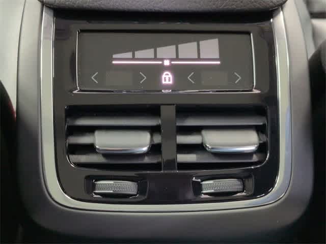 Thumbnail: 2018 Volvo XC60 - 42