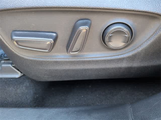 Thumbnail: 2020 Toyota Highlander - 18