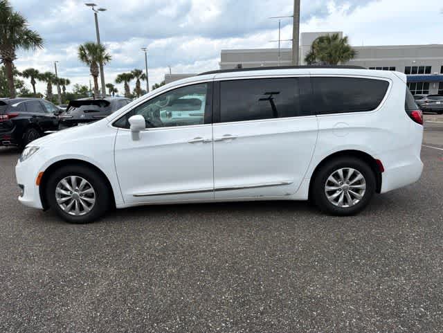 Thumbnail: 2017 Chrysler Pacifica - 4