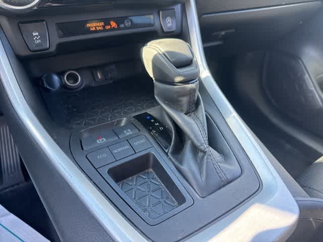 Thumbnail: 2022 Toyota RAV4 - 17