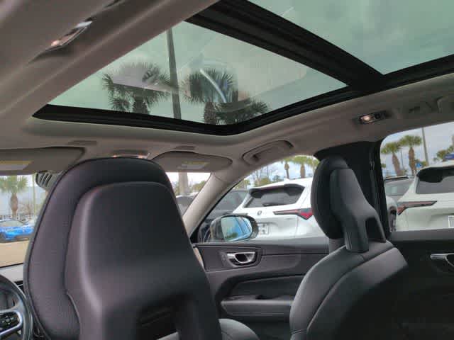 Thumbnail: 2018 Volvo XC60 - 23