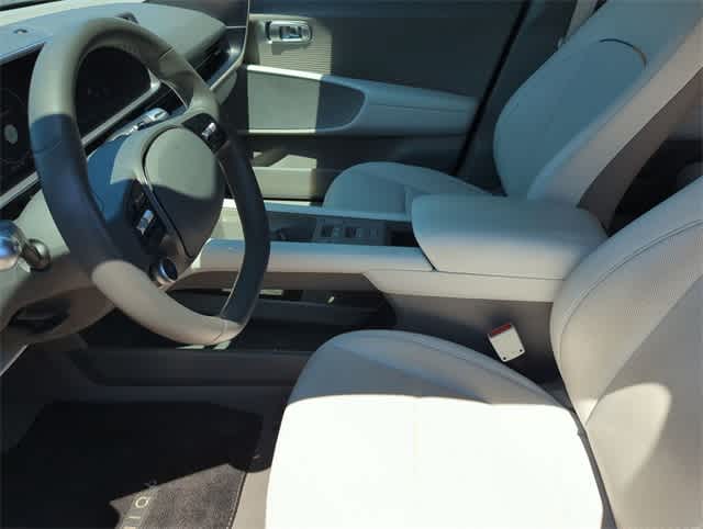 Thumbnail: 2023 Hyundai Ioniq 6 - 17