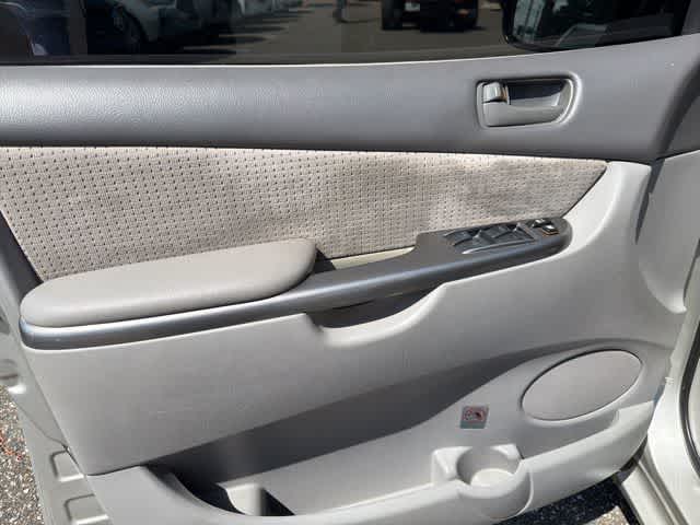 Thumbnail: 2010 Toyota Sienna - 13