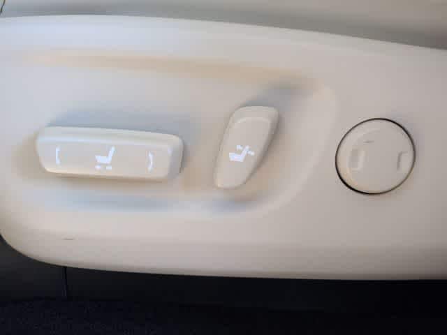 Thumbnail: 2023 Lexus GX - 18