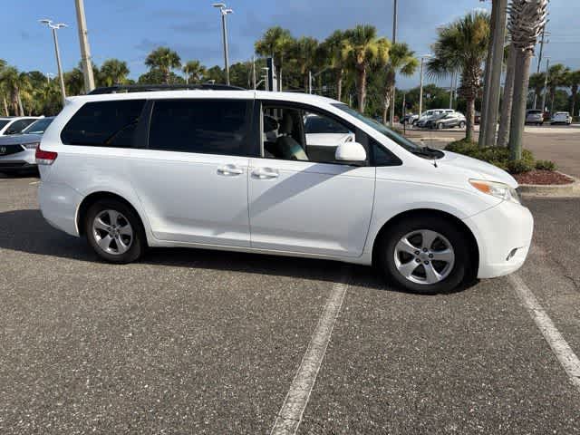 Thumbnail: 2012 Toyota Sienna - 8