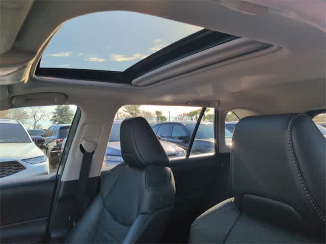 Thumbnail: 2021 Toyota RAV4 - 20