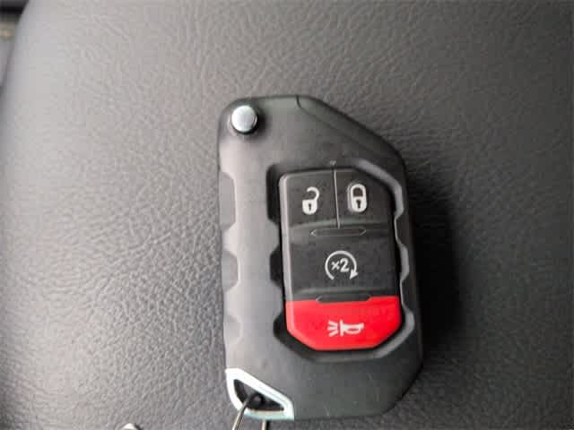 Thumbnail: 2025 Jeep Gladiator - 36