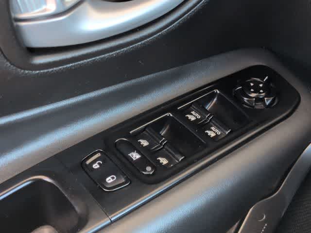 Thumbnail: 2023 Jeep Renegade - 39