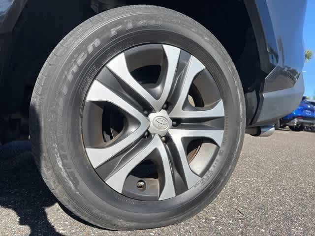 Thumbnail: 2022 Toyota RAV4 - 10