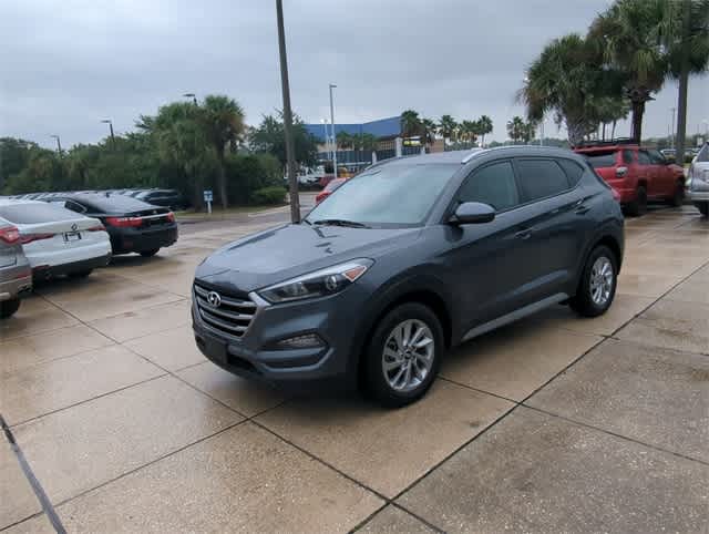 2017 Hyundai Tucson SE photo 2