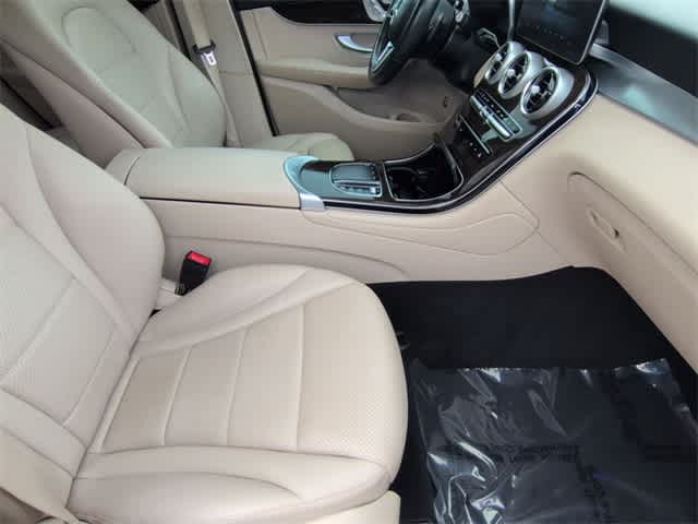 Thumbnail: 2022 Mercedes-Benz GLC - 22