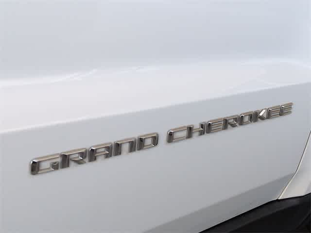 Thumbnail: 2016 Jeep Grand Cherokee - 13