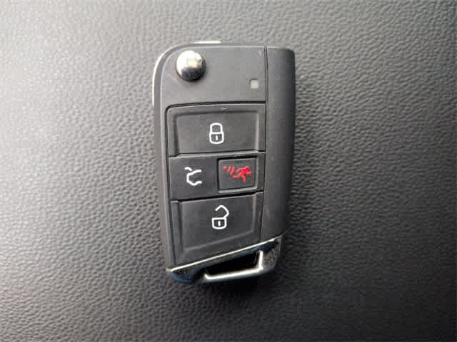 Thumbnail: 2021 Volkswagen Golf - 37