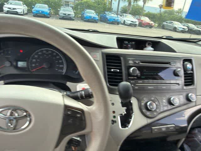 Thumbnail: 2012 Toyota Sienna - 16