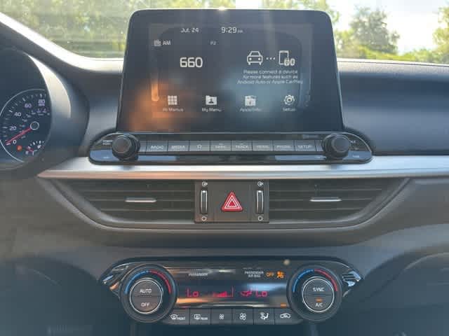 Thumbnail: 2019 Kia Forte - 9