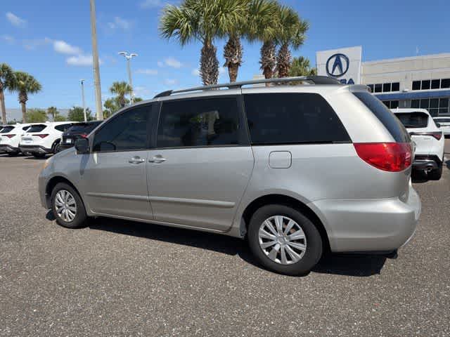 Thumbnail: 2010 Toyota Sienna - 10