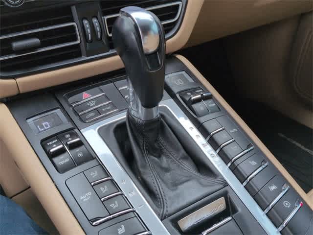 Thumbnail: 2021 Porsche Macan - 34