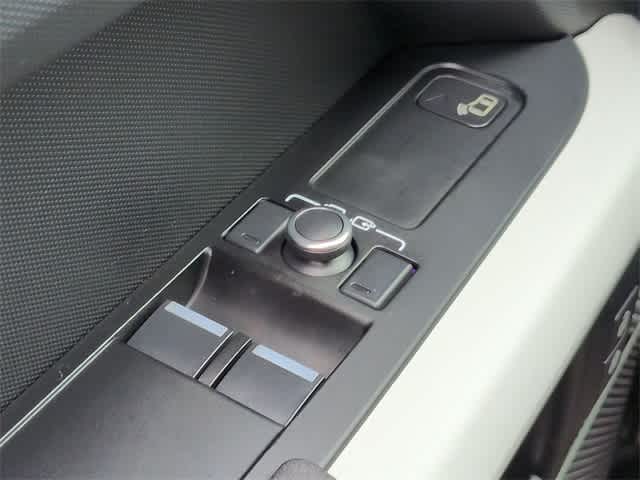 Thumbnail: 2023 Land Rover Defender - 38