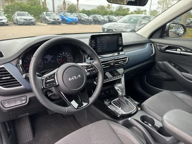 Thumbnail: 2023 Kia Seltos - 14