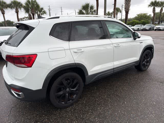 Thumbnail: 2022 Volkswagen Taos - 9