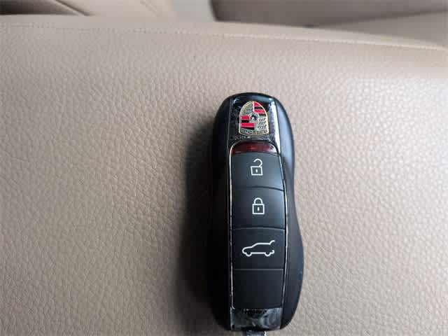 Thumbnail: 2021 Porsche Macan - 37