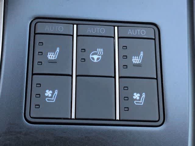 Thumbnail: 2023 Lexus UX - 41