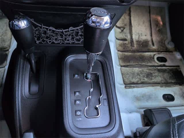 Thumbnail: 2015 Jeep Wrangler - 29