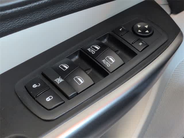 Thumbnail: 2019 Jeep Cherokee - 41