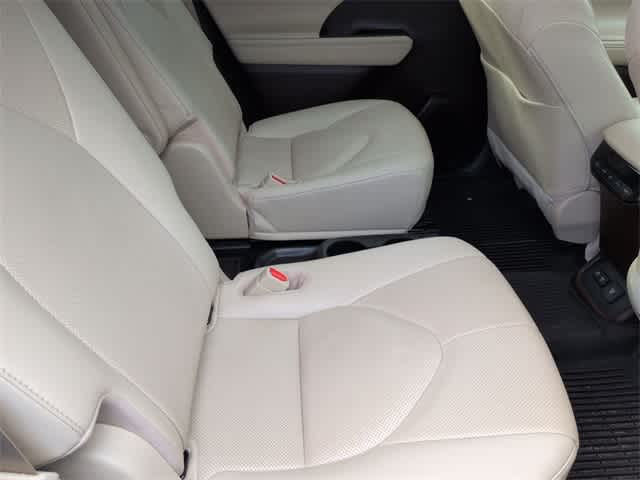 Thumbnail: 2021 Toyota Highlander - 21