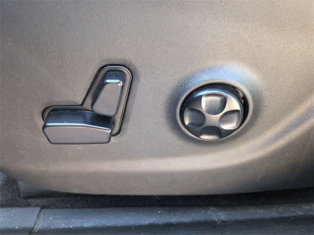 Thumbnail: 2019 Jeep Cherokee - 18