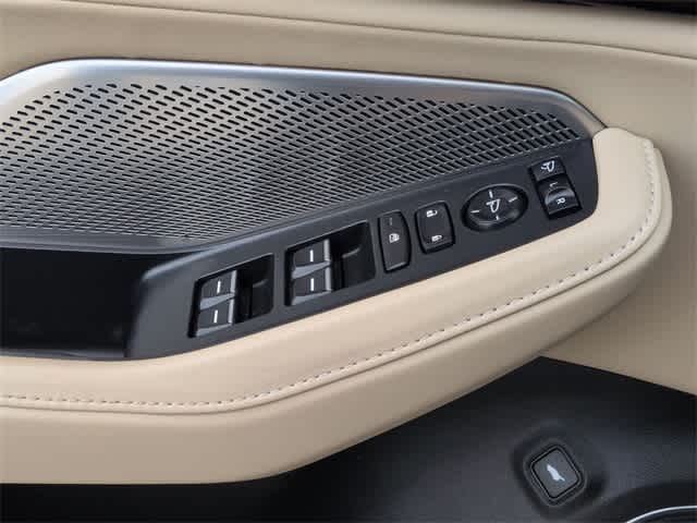 Thumbnail: 2023 Acura MDX - 42