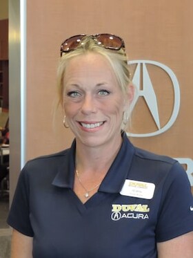 Staff member Robin Blackwelder from ID_9b349cd8f649