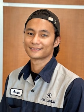 Staff member Andre Marcos from ID_696a8053c12a