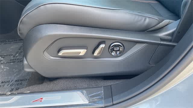 Thumbnail: 2025 Acura RDX - 24
