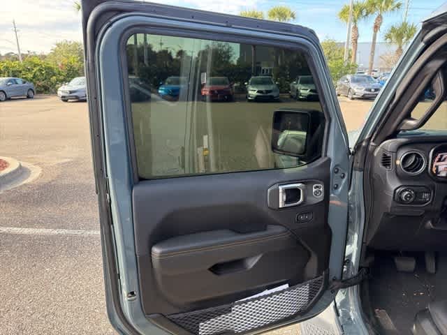 Thumbnail: 2025 Jeep Gladiator - 10