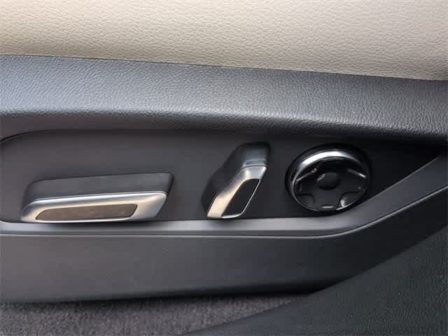 Thumbnail: 2025 Acura RDX - 18