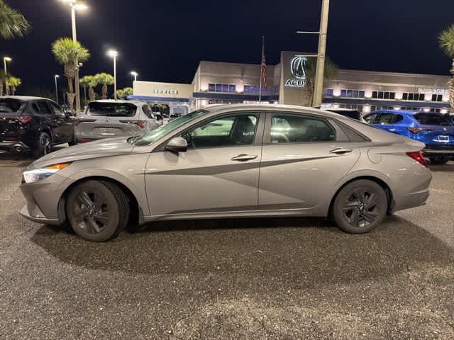 Thumbnail: 2022 Hyundai Elantra - 2