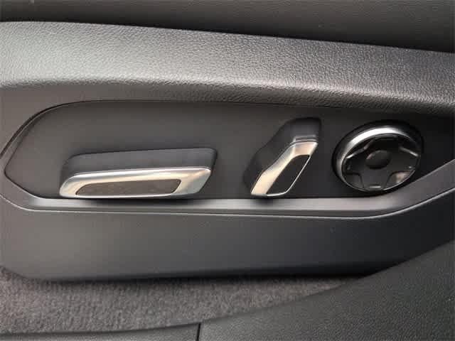 Thumbnail: 2025 Acura RDX - 18