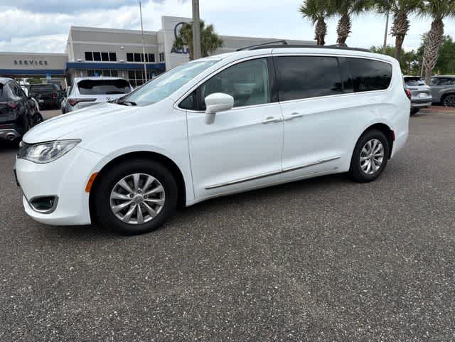 Thumbnail: 2017 Chrysler Pacifica - 3