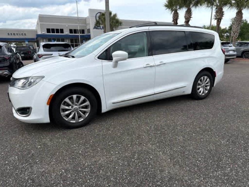 Used 2017 Chrysler Pacifica Touring-L Van