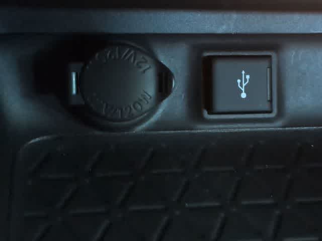 Thumbnail: 2021 Toyota RAV4 - 33