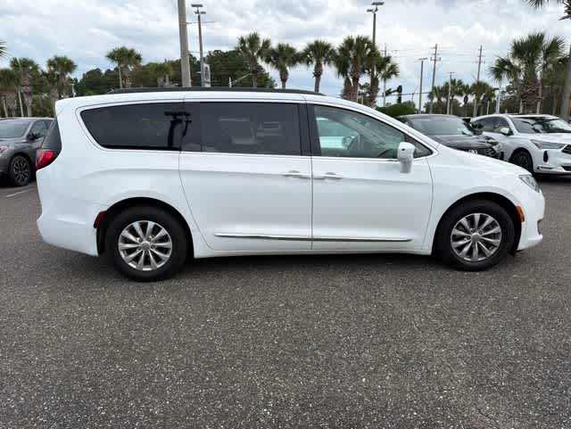 Thumbnail: 2017 Chrysler Pacifica - 9
