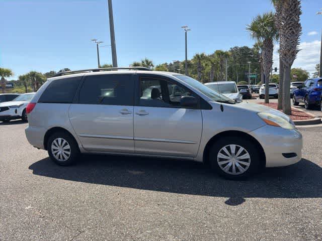 Thumbnail: 2010 Toyota Sienna - 7