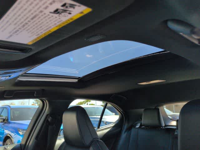 Thumbnail: 2023 Lexus UX - 20