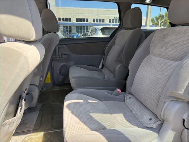 Thumbnail: 2010 Toyota Sienna - 14