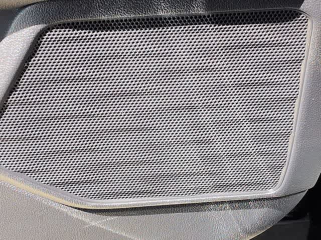 Thumbnail: 2023 Lexus UX - 32