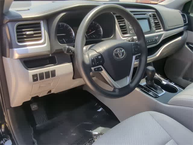 Thumbnail: 2016 Toyota Highlander - 10