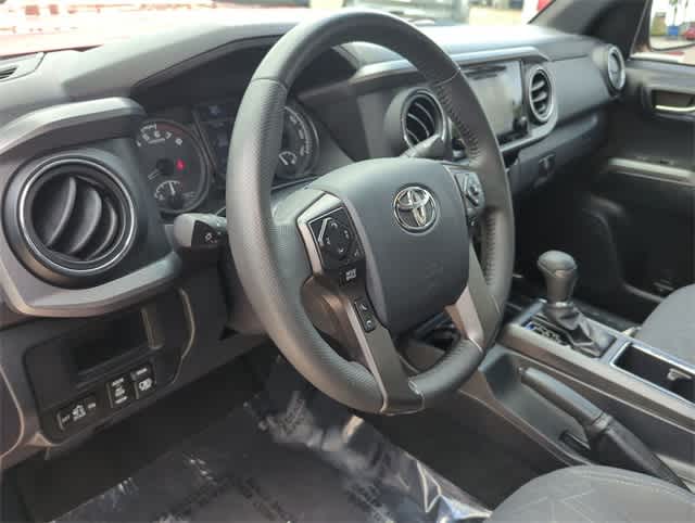 Thumbnail: 2017 Toyota Tacoma - 10