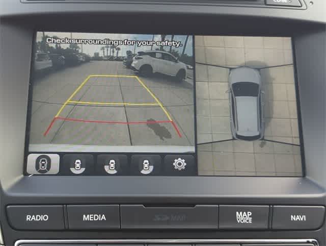 Thumbnail: 2017 Hyundai Santa Fe - 32